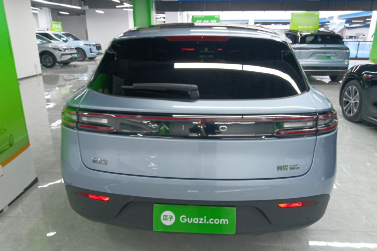 鸿蒙智行 问界M5 2023款 增程后驱标准版车身外观6