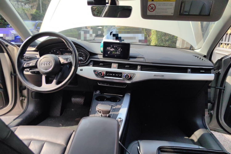 奥迪A4L 2018款 30周年年型 45 TFSI quattro 个性运动版中控内饰7002