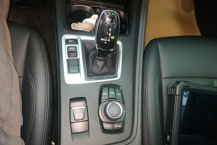 宝马1系 2020款 120i 时尚型局部细节18