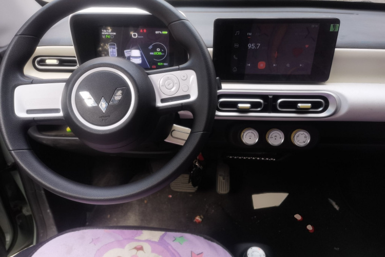 五菱汽车 宏光MINIEV 2024款 第三代 215km 进阶版中控内饰7002