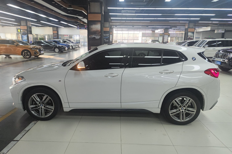 宝马X2 2020款 sDrive25i 领先型M运动套装车身外观4