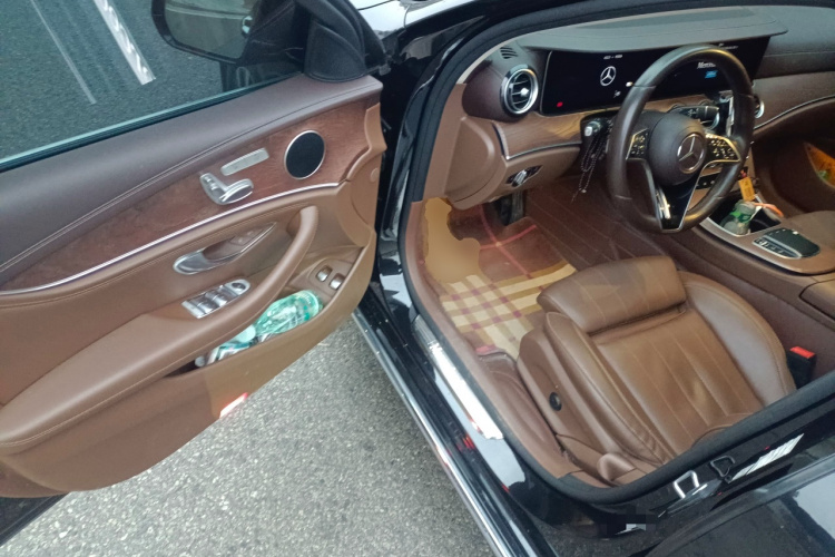 奔驰E级新能源 2022款 改款 E 350 e L 插电式混合动力轿车中控内饰20