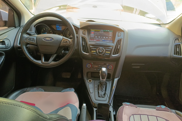 福特 福克斯 2015款 三厢 EcoBoost 125 自动超能风尚型中控内饰12