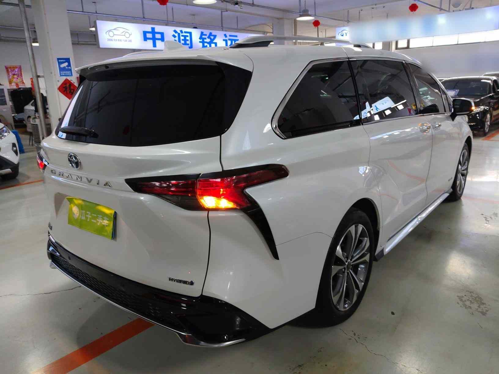 丰田 格瑞维亚 2023款 2.5L混动 尊贵PLUS版(5)