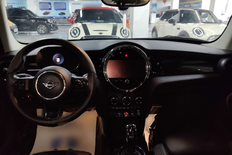 MINI 2022款 1.5T COOPER 艺术家 五门版中控内饰12