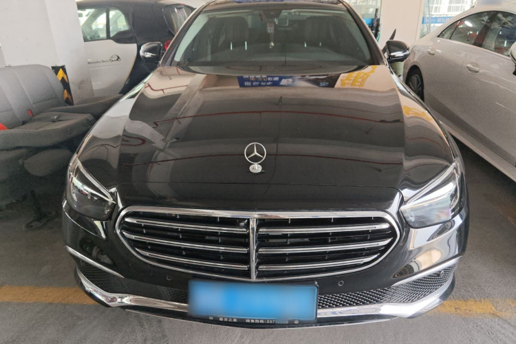 奔驰E级 2023款 E 300 L 豪华型车身外观2