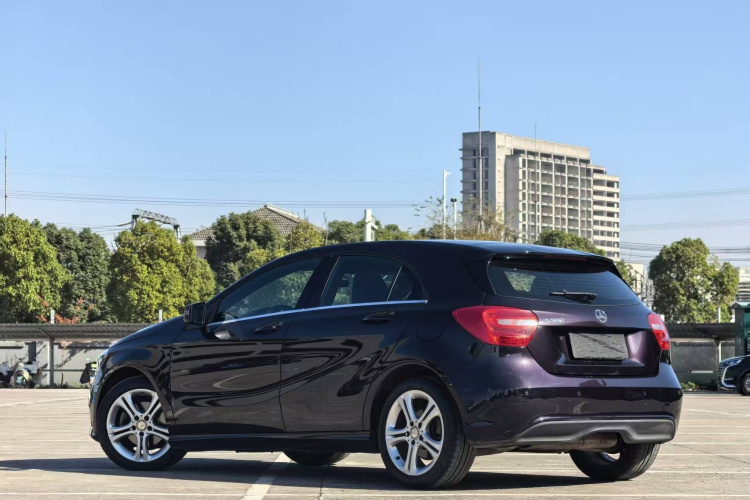 奔驰A级(进口) 2013款 A 180 时尚型车身外观6005