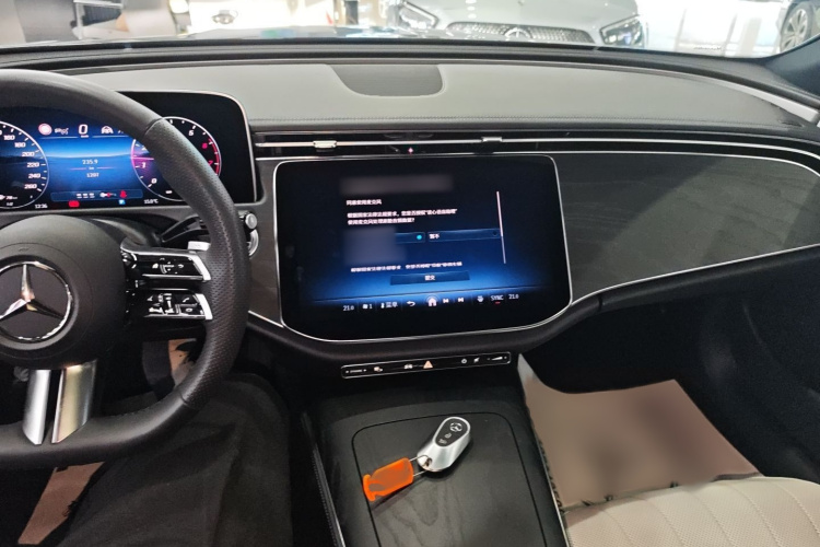 奔驰E级 2024款 E 300 L 时尚运动型中控内饰7002