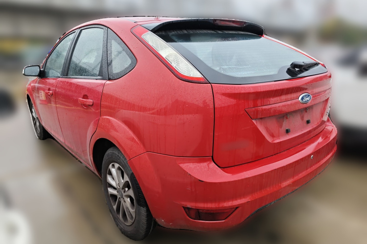 福特 福克斯 2013款 两厢经典 1.8L 自动基本型车身外观5