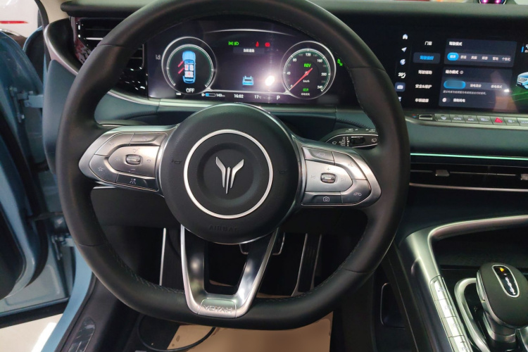 岚图汽车 岚图FREE 2021款 四驱标准增程专属豪华套装中控内饰13