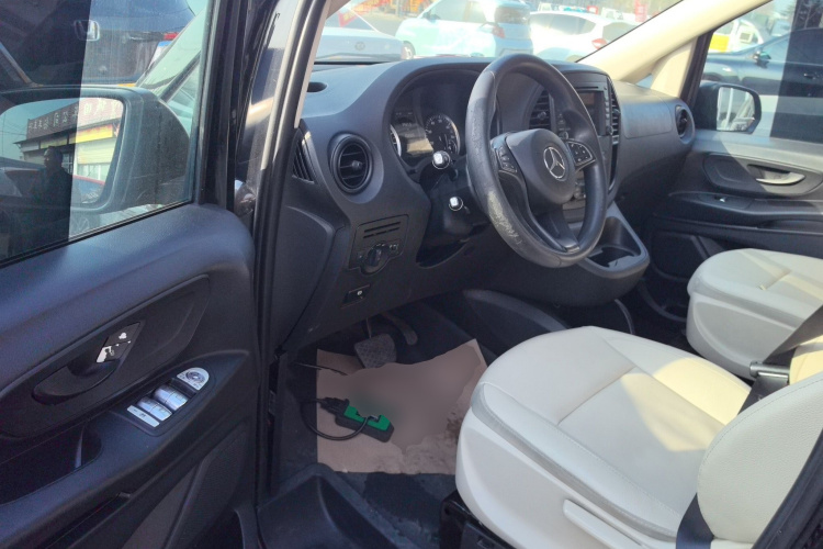 奔驰 威霆 2016款 2.0T 精英版中控内饰20