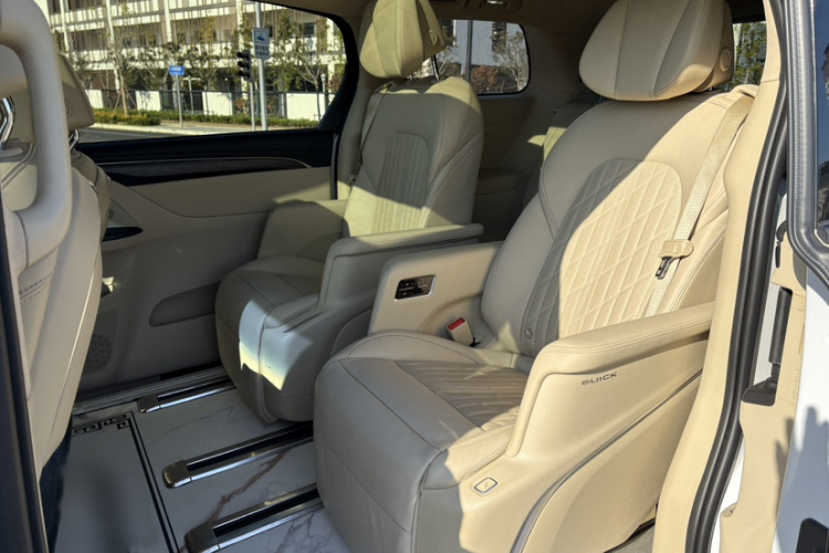 别克GL8 2023款 ES陆尊 豪华型中控内饰7004