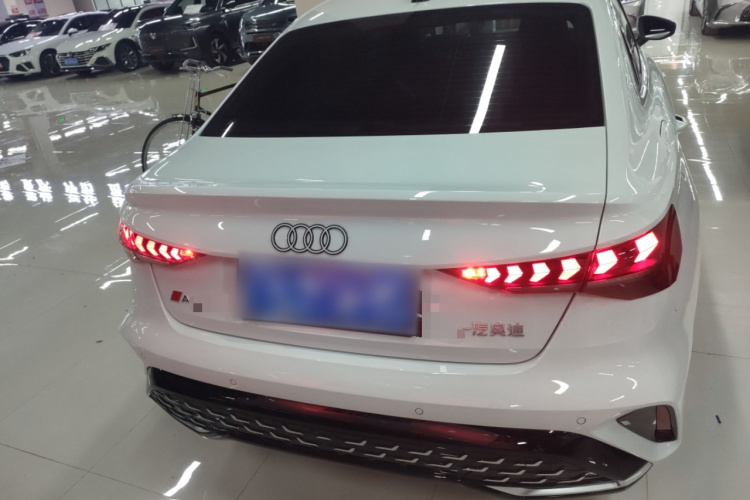 奥迪A3 2025款 A3L Limousine 35TFSI 飞驰尊享型车身外观6