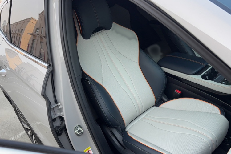 比亚迪 宋PLUS新能源 2023款 冠军版 DM-i 110KM 旗舰PLUS局部细节41