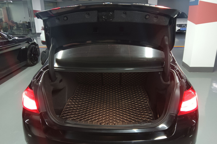 宝马3系 2017款 320Li 时尚型机舱底盘23