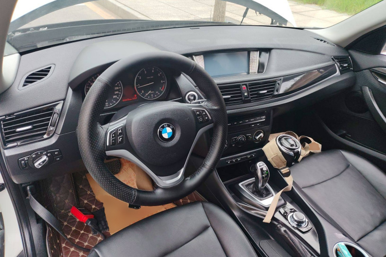 宝马X1 2015款 sDrive18i 时尚晋级版中控内饰12