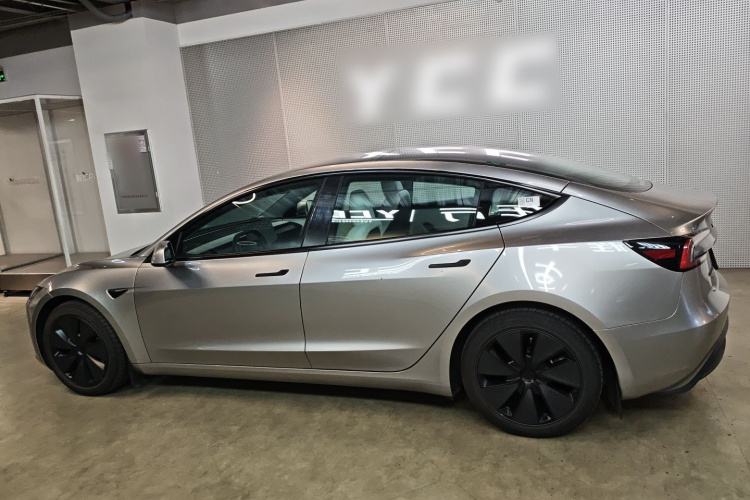 特斯拉 Model 3 2023款 后轮驱动版车身外观4