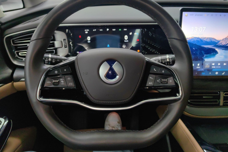 腾势D9 2024款 DM-i 970 豪华型局部细节13