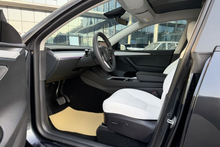 特斯拉 Model Y 2024款 后轮驱动版车身外观6008