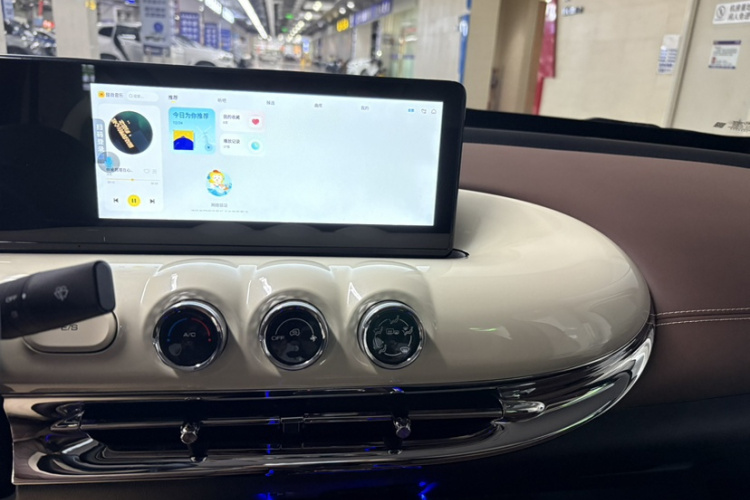 五菱汽车 五菱缤果 2023款 333km 悦享+款中控内饰7007