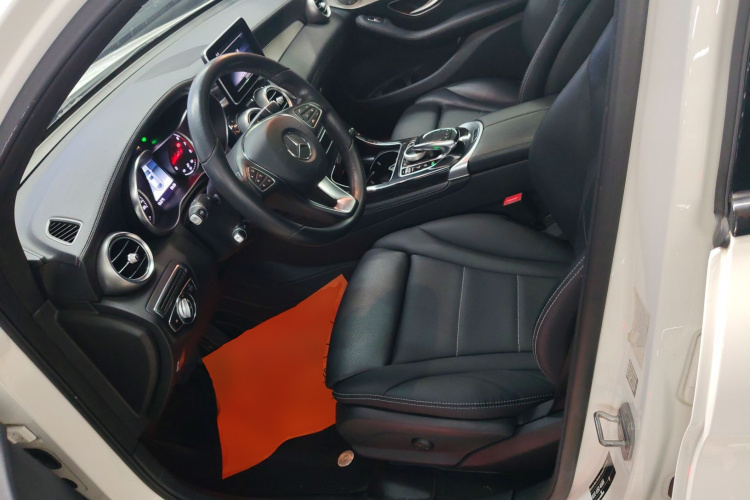 奔驰GLC轿跑 2017款 GLC 200 4MATIC 轿跑SUV中控内饰19