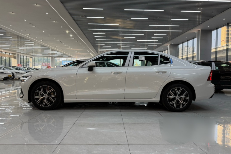 沃尔沃S60 2026款 B4 智逸豪华版车身外观6002