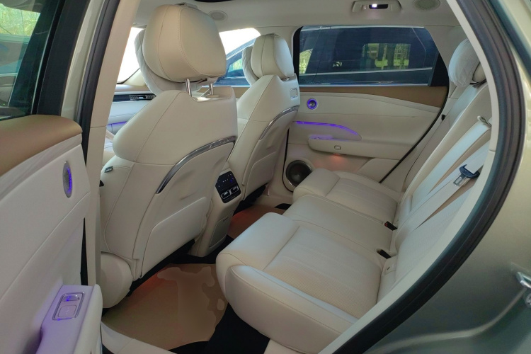 岚图汽车 岚图FREE 2025款 FREE+ 后驱乾崑版中控内饰7004