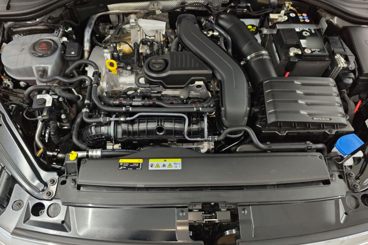 大众 速腾 2025款 改款三 300TSI DSG超越版机舱底盘24