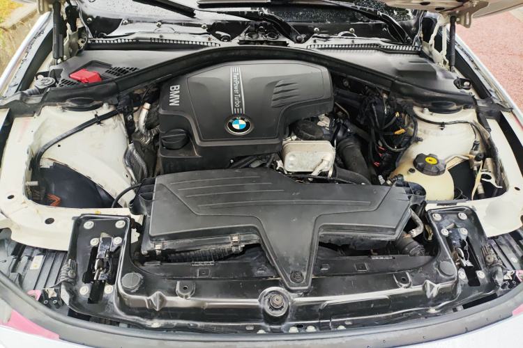 宝马3系 2013款 320Li 时尚型机舱底盘24