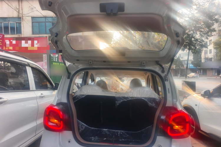 五菱汽车 宏光MINIEV 2025款 四门版 进阶款机舱底盘23