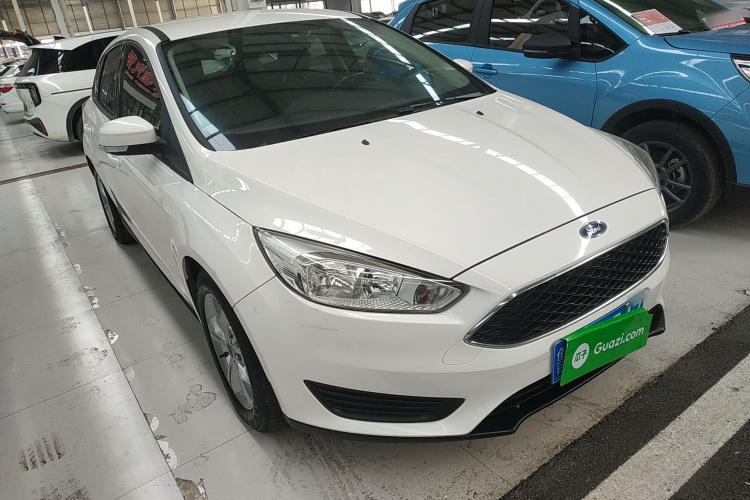 福特 福克斯 2018款 两厢经典 1.6L 自动舒适型智行版车身外观3