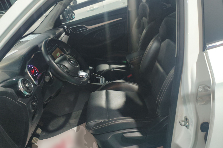 名爵ZS 2017款 1.5L 手动精英版中控内饰19