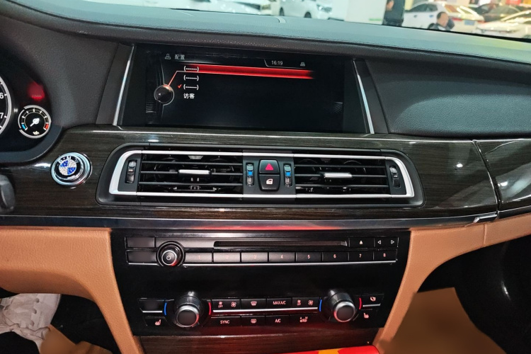 宝马7系 2014款 730Li 臻享型局部细节16