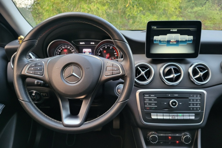 奔驰GLA 2017款 GLA 200 动感型局部细节13