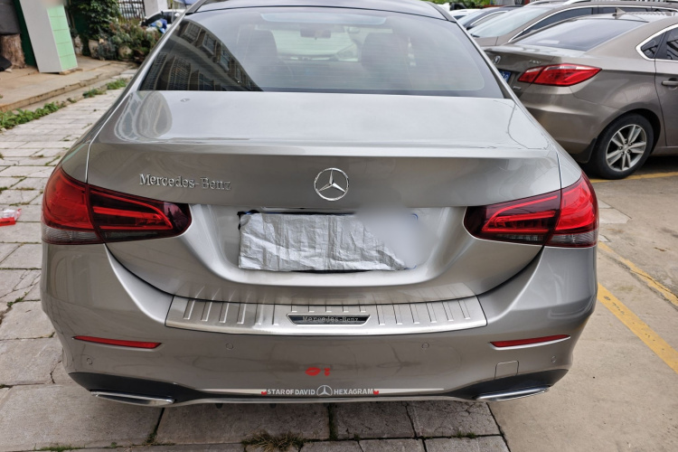 奔驰A级 2019款 A 180 L 运动轿车车身外观6