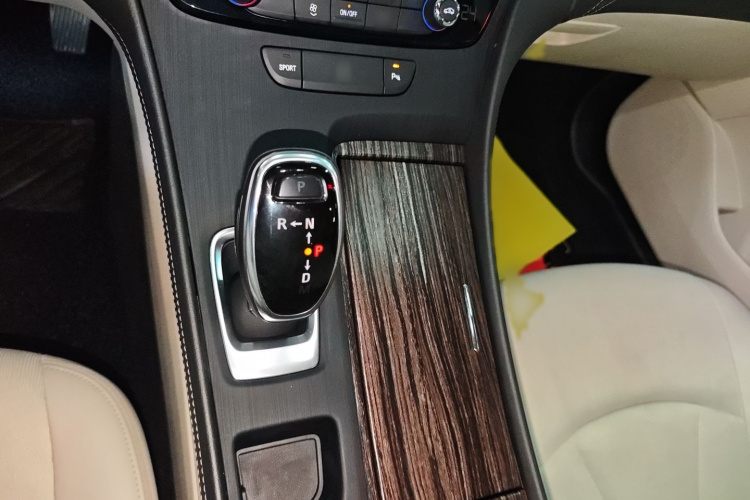 别克 君越 2019款 28T 精英型局部细节18