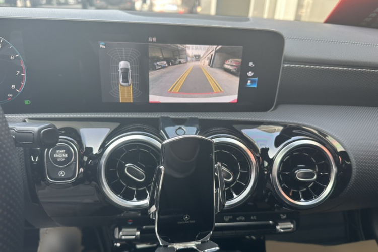 奔驰A级 2019款 改款 A 200 L 运动轿车局部细节9011