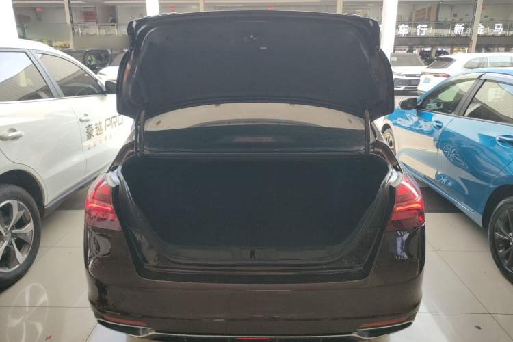 吉利汽车 帝豪 2019款 领军版 1.5L CVT豪华型 国VI机舱底盘23