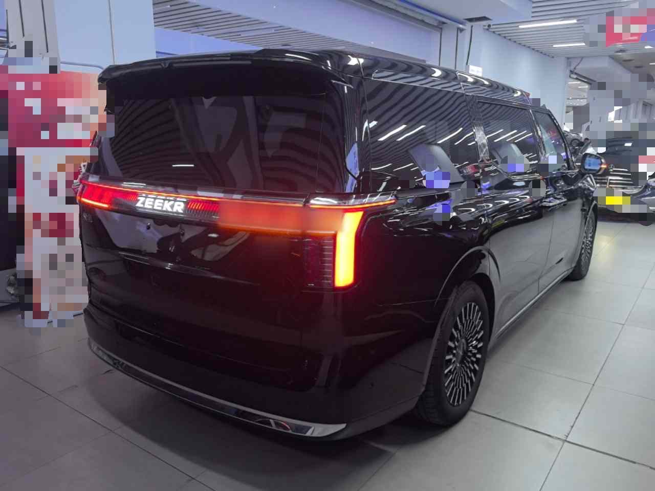 极氪009 2024款 七座过道版四驱 108kWh(4)