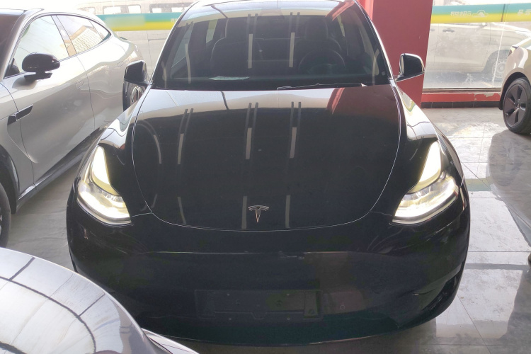 特斯拉 Model Y 2023款 长续航全轮驱动版车身外观2