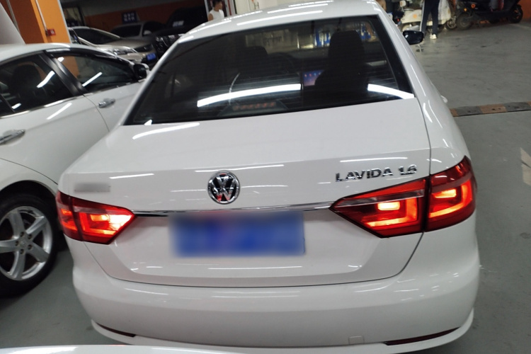 大众 朗逸 2013款 改款经典 1.6L 自动风尚版车身外观6004