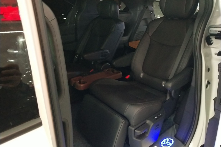 丰田 赛那SIENNA 2024款 2.5L混动 四驱尊贵版中控内饰21