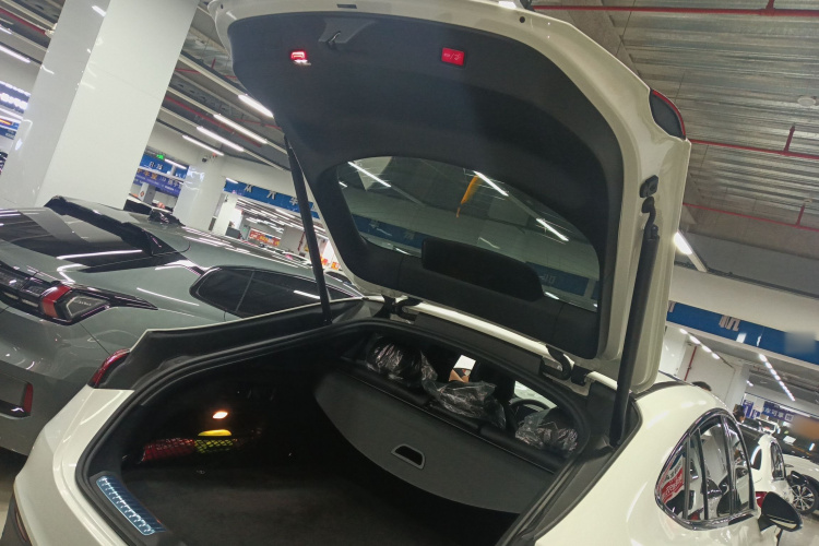 奔驰GLC轿跑 2024款 GLC 260 4MATIC 轿跑SUV局部细节23