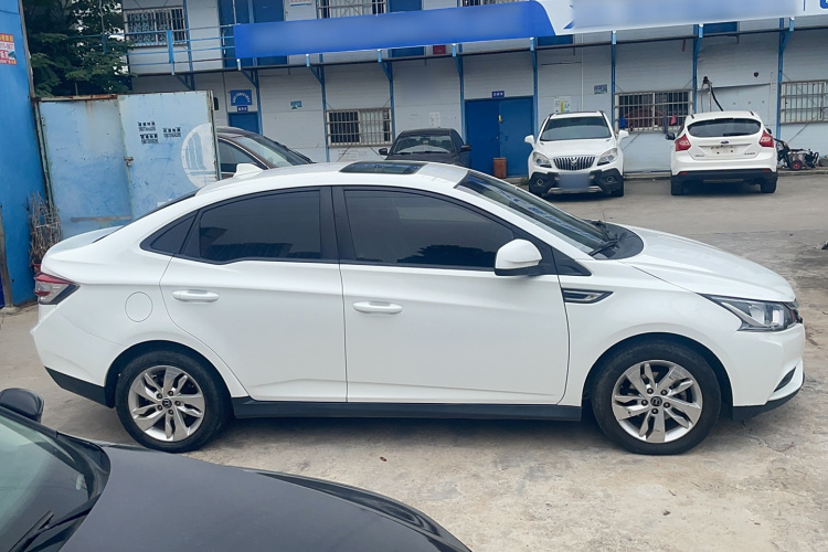 纳智捷 锐3 2016款 1.6L CVT尊享型天窗版车身外观6002