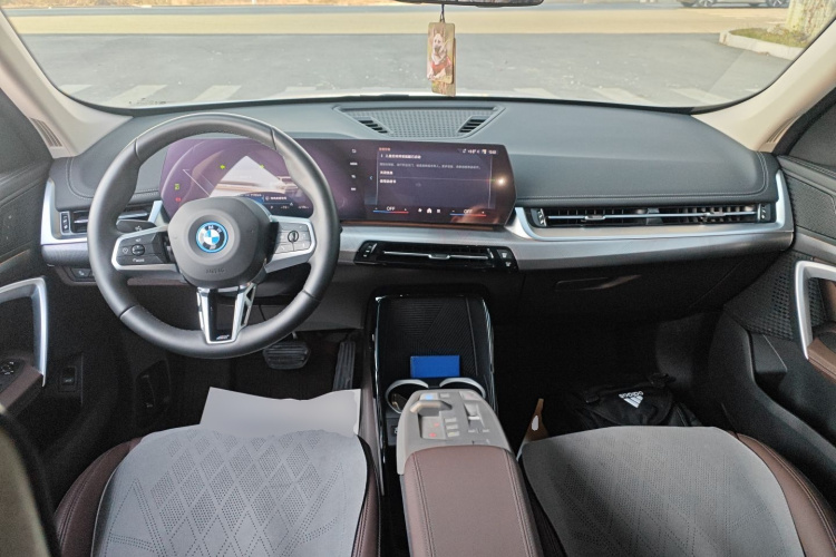 宝马iX1 2025款 eDrive25L M运动套装中控内饰12