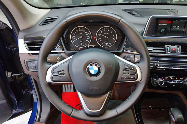 宝马X1 2018款 sDrive18Li 尊享型中控内饰13