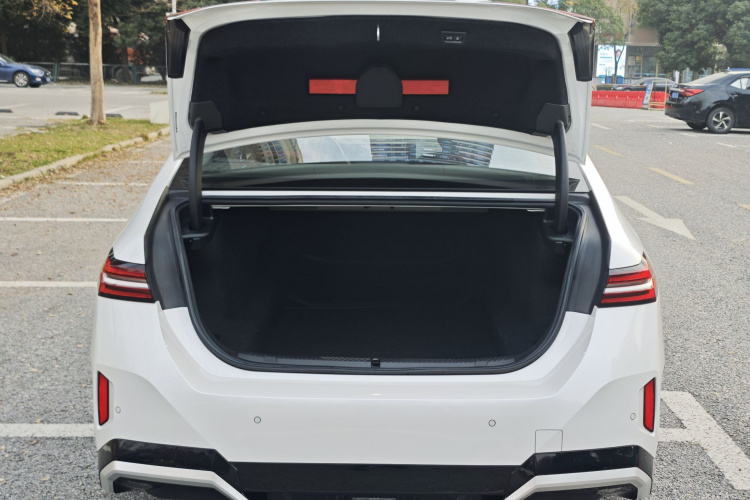 宝马5系 2024款 530Li 尊享型 M运动套装中控内饰7005