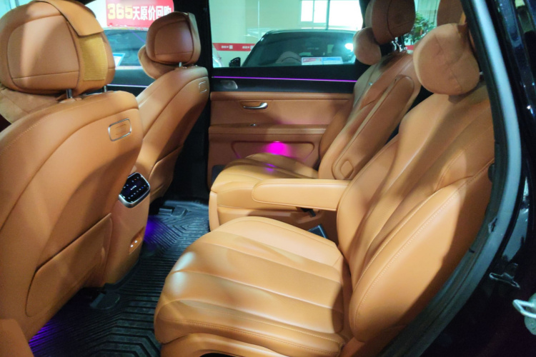鸿蒙智行 问界M7 2024款 1.5T 智驾后驱Ultra版 6座中控内饰7004