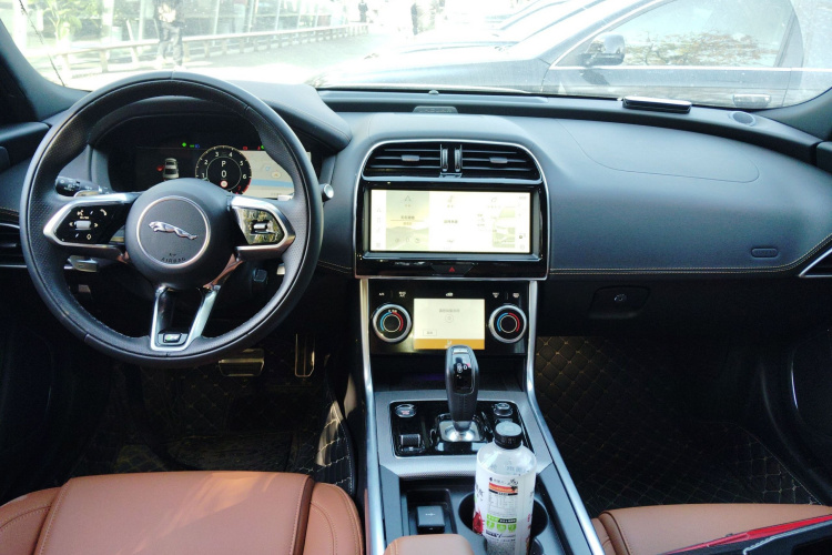 捷豹XEL 2025款 2.0T 250PS R-DYNAMIC 90周年典藏版中控内饰12