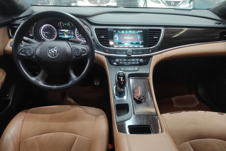 别克 君越 2016款 20T 精英型中控内饰12